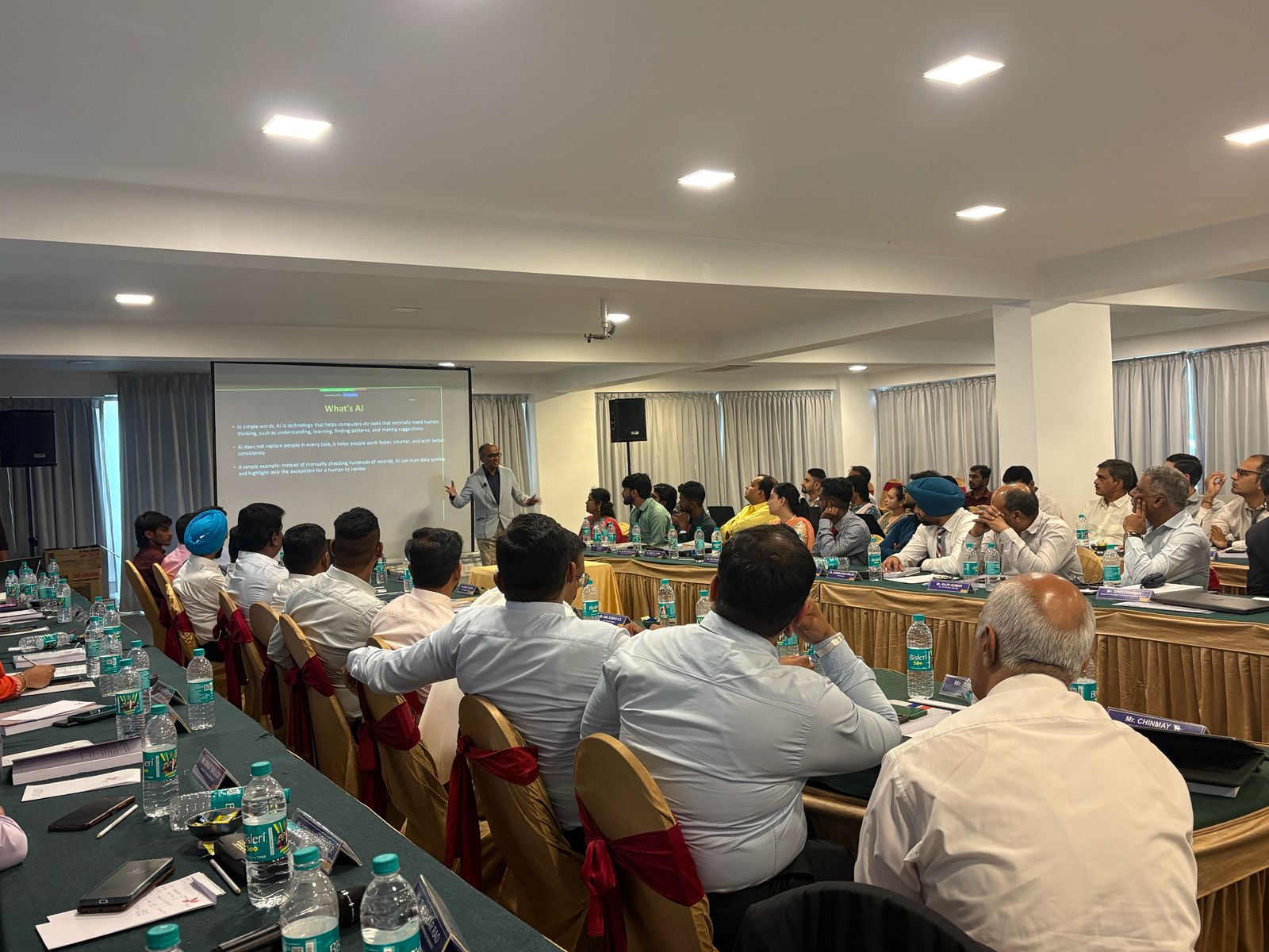 Explaining AI and benefits to the leaders at organization event